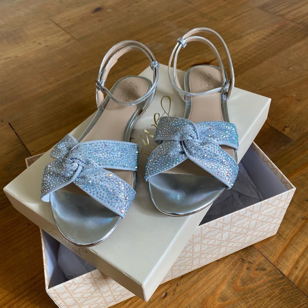Jewel BADGLEY MISCHKA Elegant Silver Women's Sandals with Bow Detail
